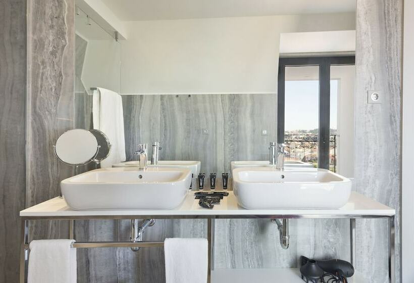 اتاق استاندارد, Acta The Avenue