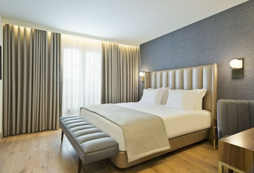 اتاق سوپریور, Acta The Avenue