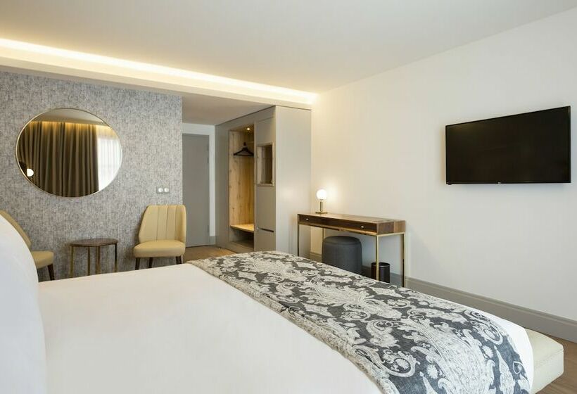 اتاق سوپریور, Acta The Avenue