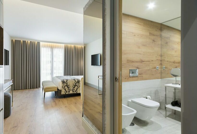 اتاق سوپریور, Acta The Avenue