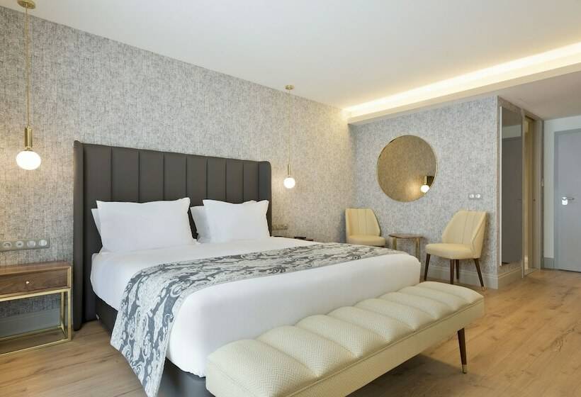 اتاق سوپریور, Acta The Avenue