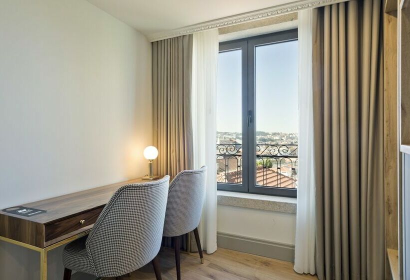 اتاق سوپریور, Acta The Avenue