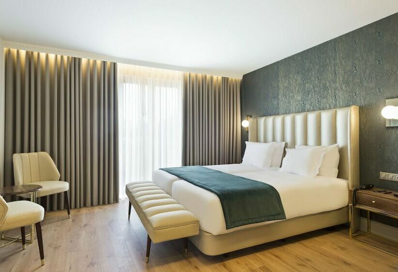 اتاق سوپریور, Acta The Avenue