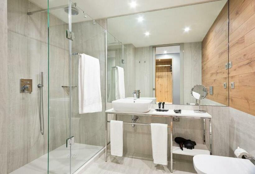 اتاق استاندارد, Acta The Avenue