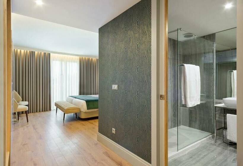 اتاق سوپریور, Acta The Avenue