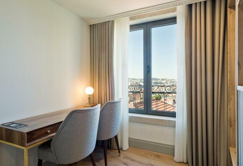 اتاق سوپریور, Acta The Avenue