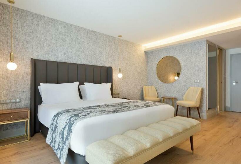 اتاق سوپریور, Acta The Avenue