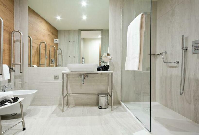 اتاق استاندارد, Acta The Avenue