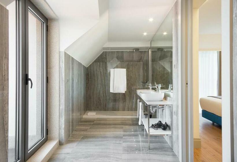 اتاق استاندارد, Acta The Avenue