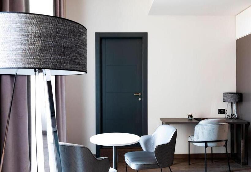 سوییت جونیور, Amadomus Luxury Suites