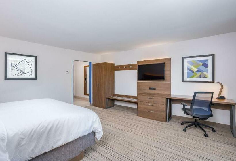 适合残疾人士使用的带超级大床的标准间, Holiday Inn Express & Suites Elkhart North By Ihg