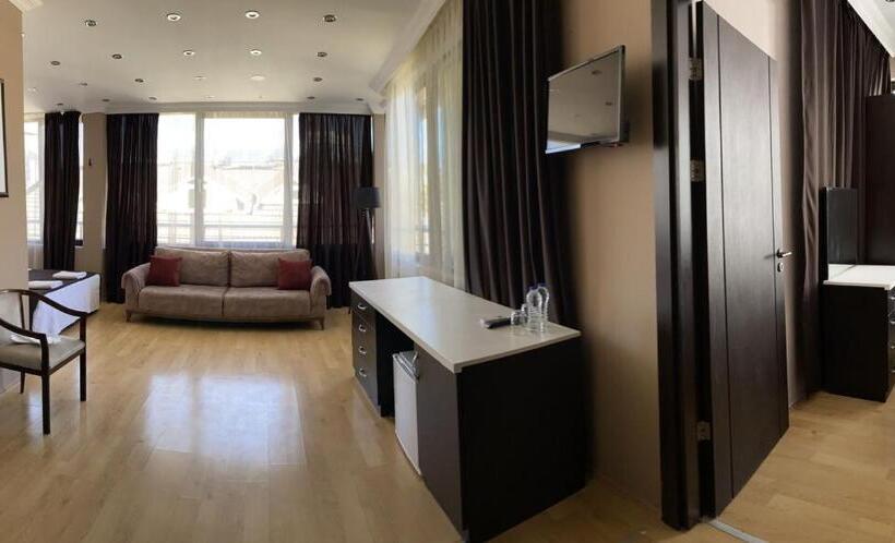 اتاق خانوادگی, Koli̇bry Sv