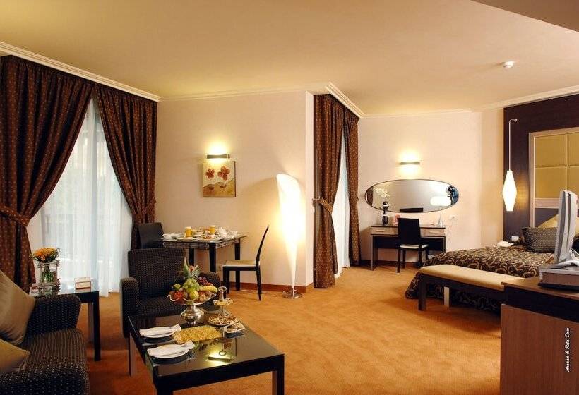 سوییت جونیور, Regency Palace