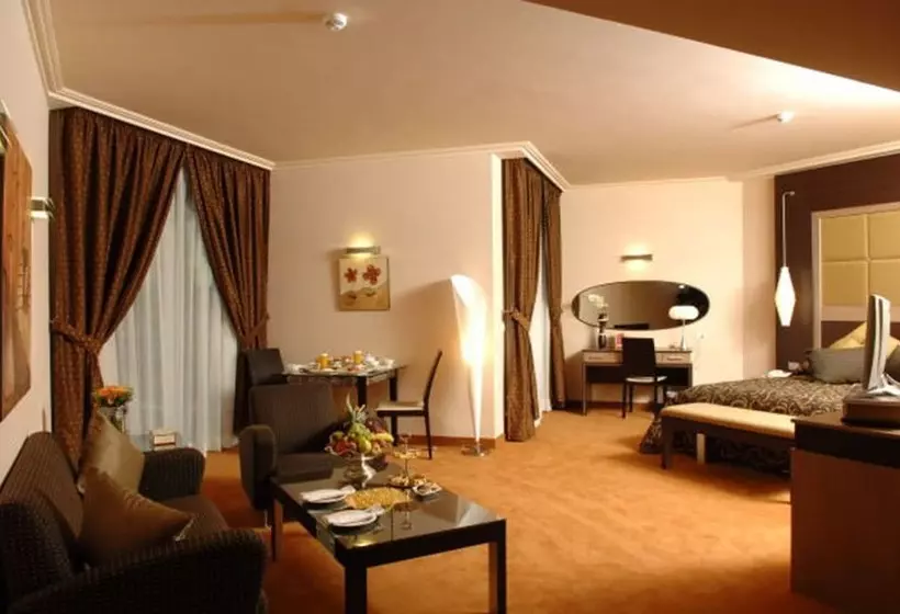 سوییت جونیور, Regency Palace