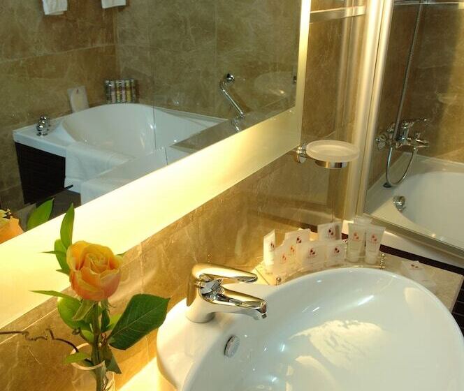 سوئیت پرزیدنت, Regency Palace