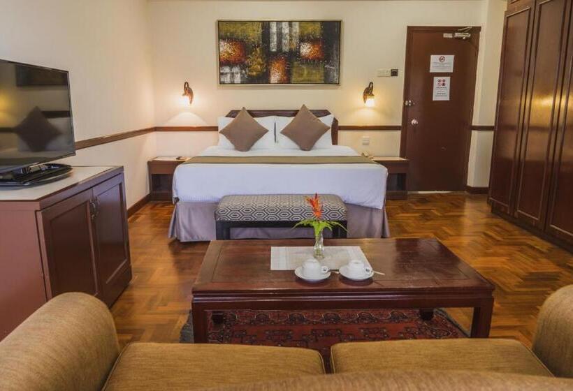 带阳台套房, Shah S Village