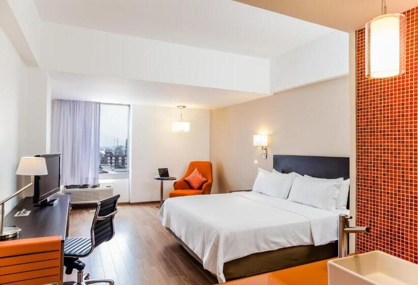 キングサイズベッドのスタンダードルーム, Fiesta Inn Tlalnepantla