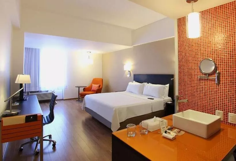 キングサイズベッドのスタンダードルーム, Fiesta Inn Tlalnepantla