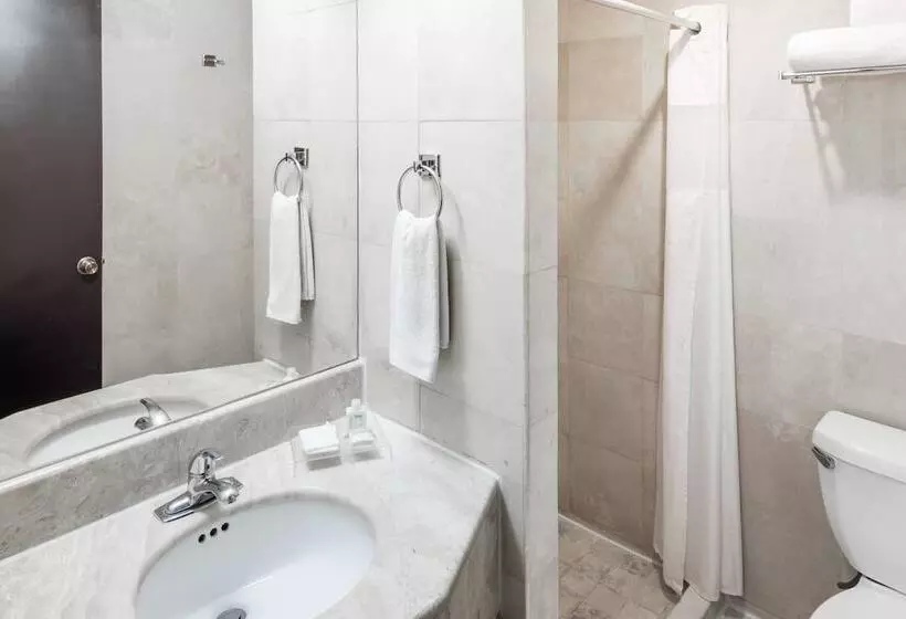 2ダブルベッドのスタンダードルーム, Ramada Hola Culiacan