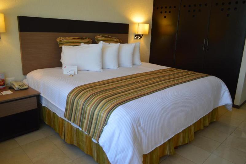 带大床的标准间, Ramada Hola Culiacan
