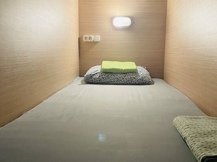 Capsule, Capsule Hotel 47 Nebo