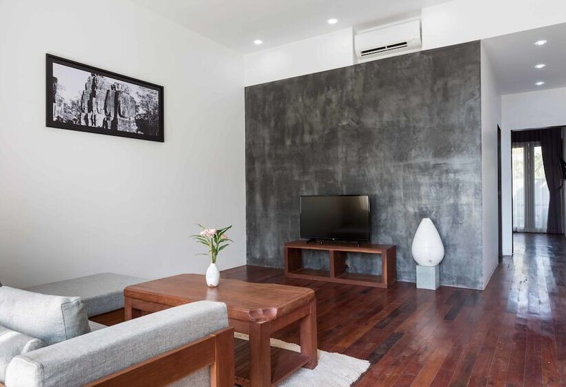 جناح ديلوكس, Ung D