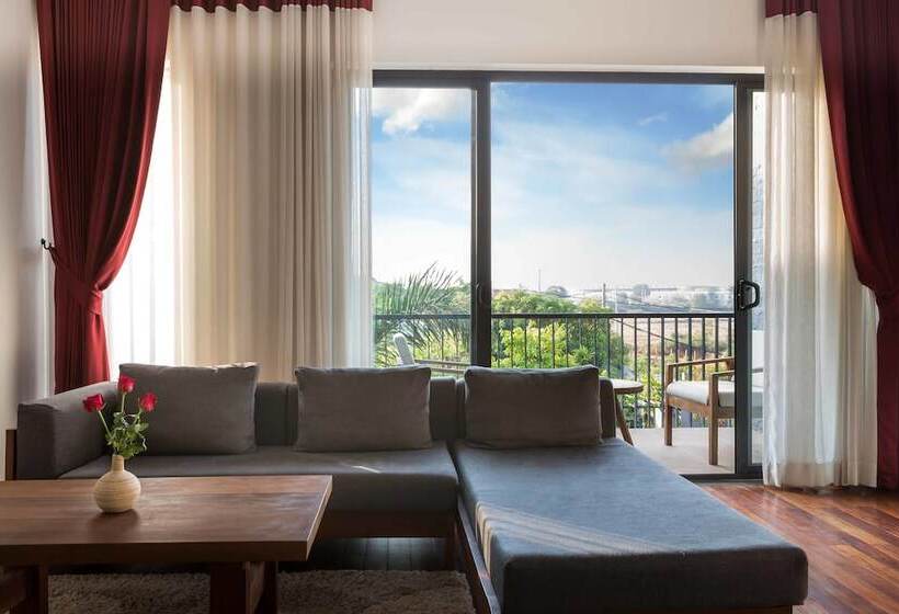 جناح ديلوكس, Ung D