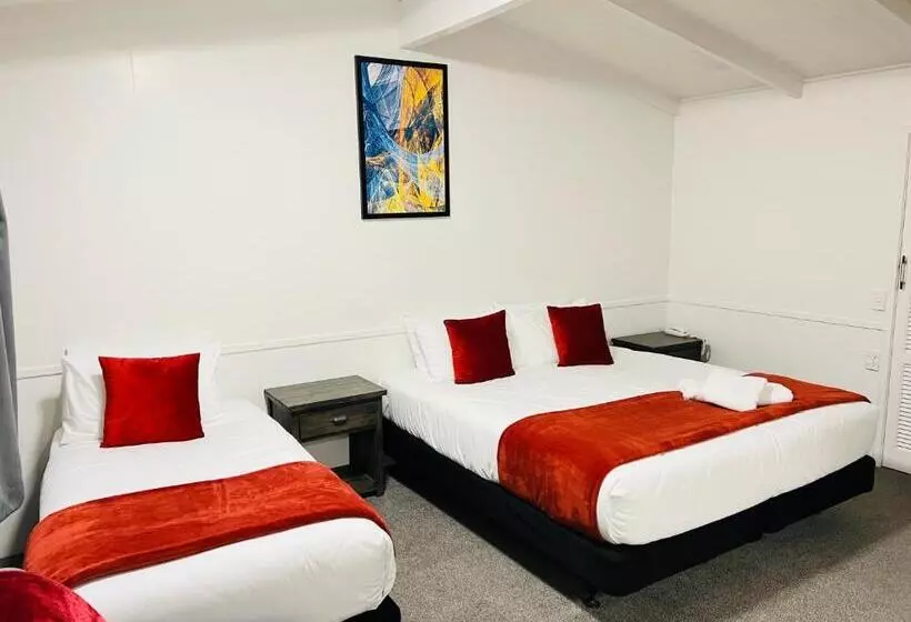 デラックススタジオ, 18th Avenue Thermal Motel