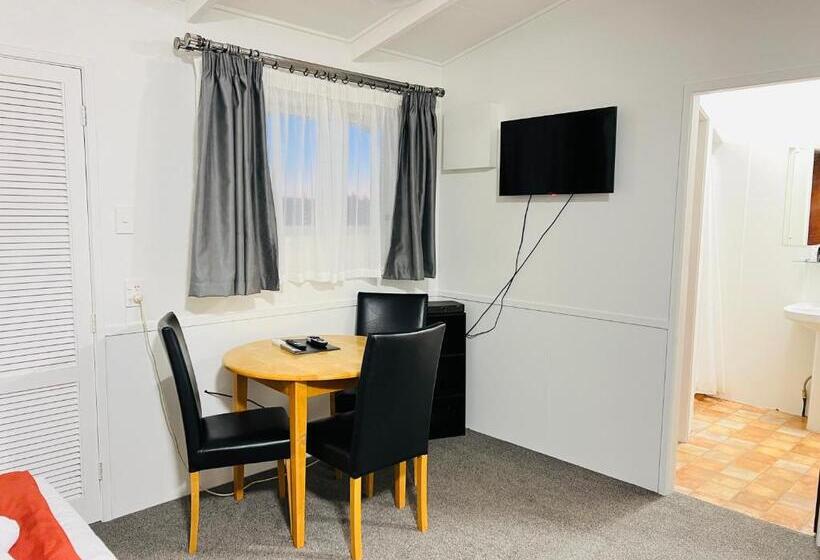 Deluxe Studio, 18th Avenue Thermal Motel