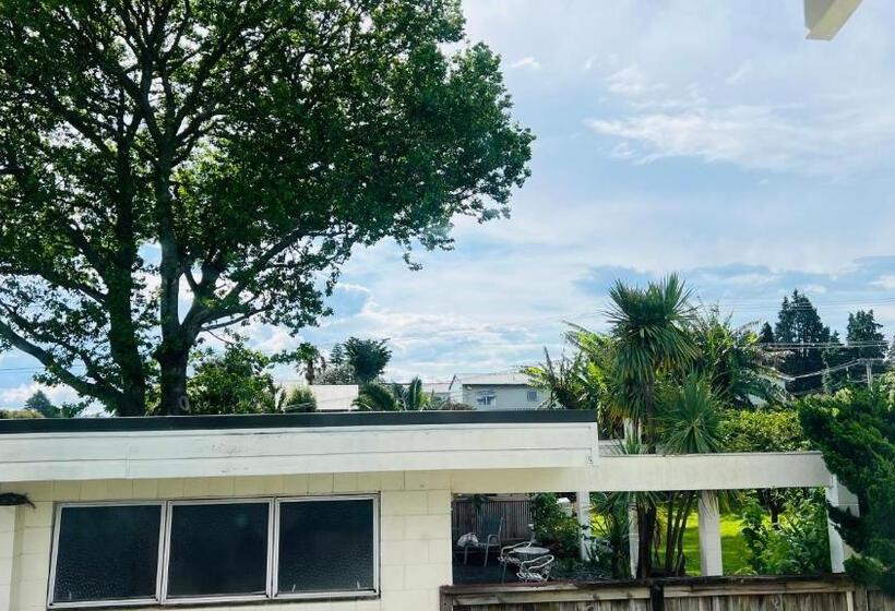 2 Bedroom Apartment, 18th Avenue Thermal Motel