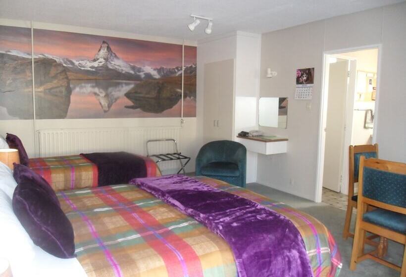 استودیوی استاندارد, Aden Motel