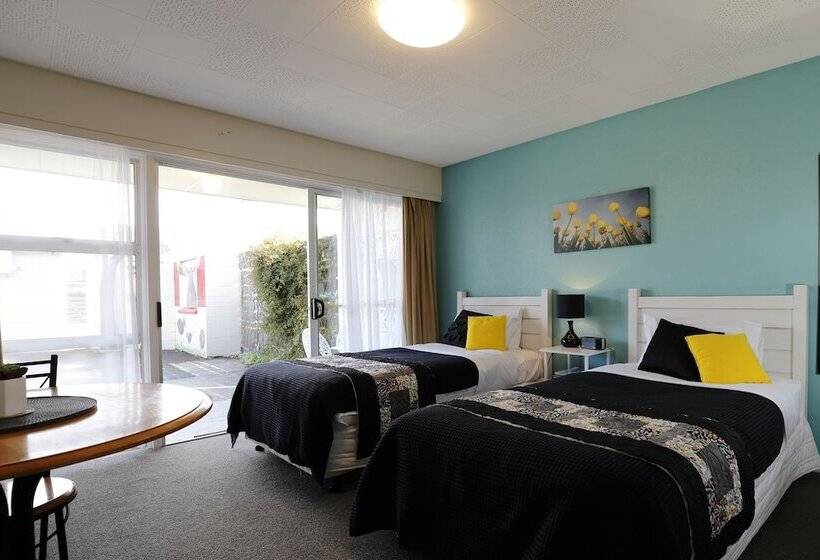 استودیوی استاندارد, Aden Motel