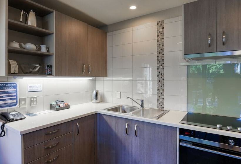 آپارتمان 1 خوابه اینتریور, Garden Court Suites & Apartments