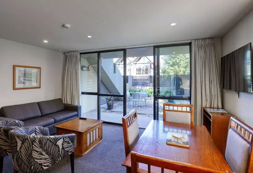 آپارتمان 1 خوابه اینتریور, Garden Court Suites & Apartments
