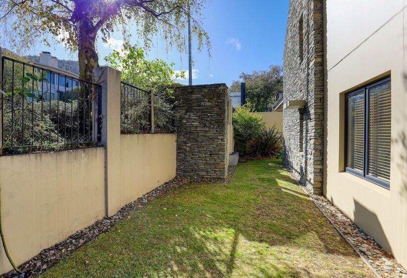 آپارتمان 1 خوابه اینتریور, Garden Court Suites & Apartments