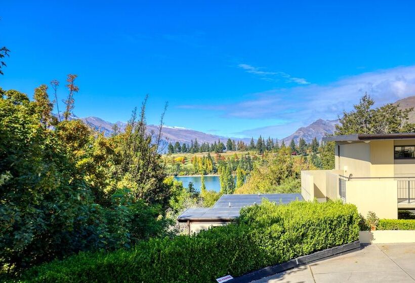 استودیوی استاندارد, Garden Court Suites & Apartments