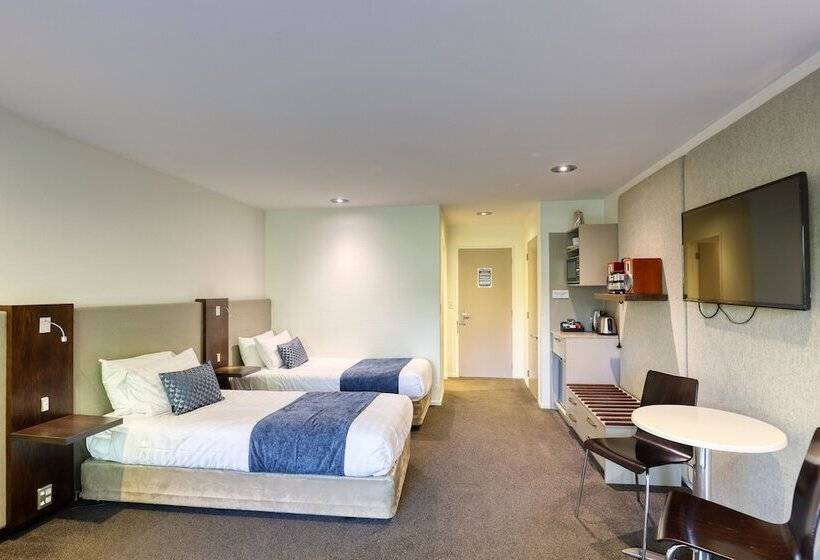 استودیوی استاندارد, Garden Court Suites & Apartments