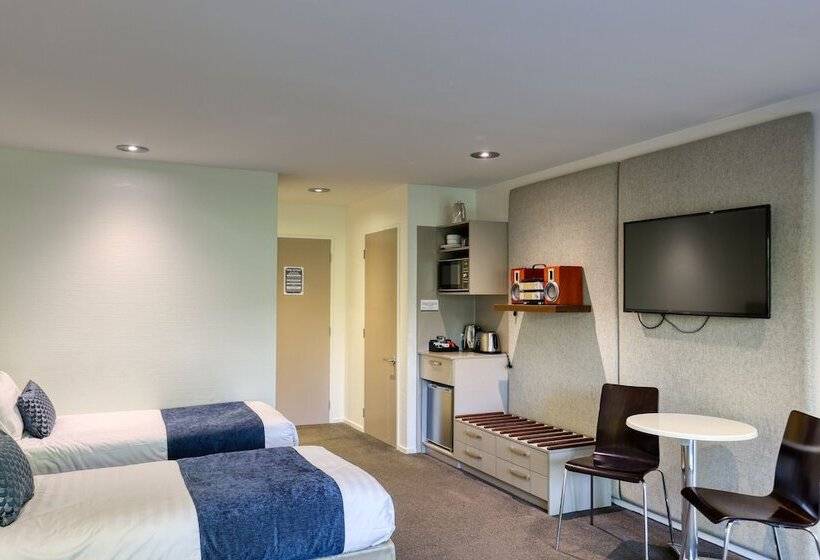 استودیوی استاندارد, Garden Court Suites & Apartments