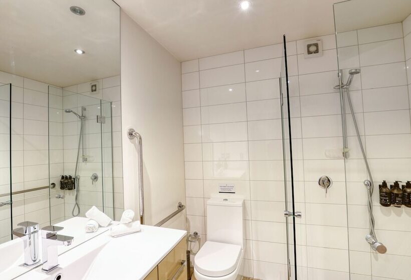 استودیوی استاندارد, Garden Court Suites & Apartments