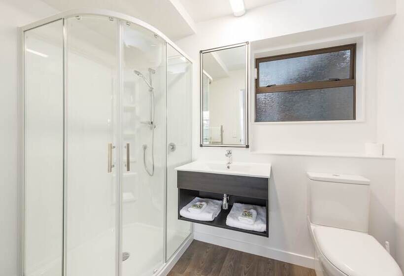 豪华三人间, Queen Street Studios