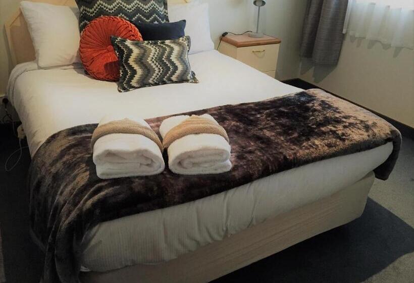 شقة غرفة واحدة, The Beachcomber