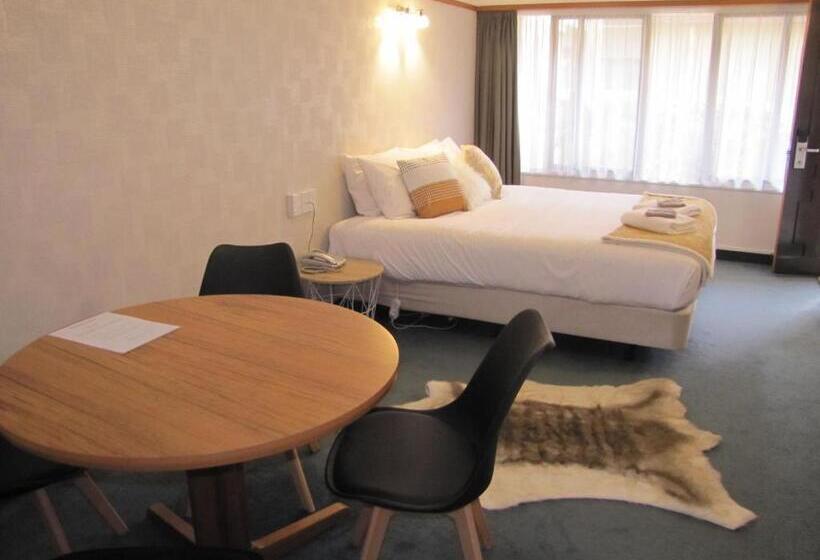 جناح عائلي, The Beachcomber