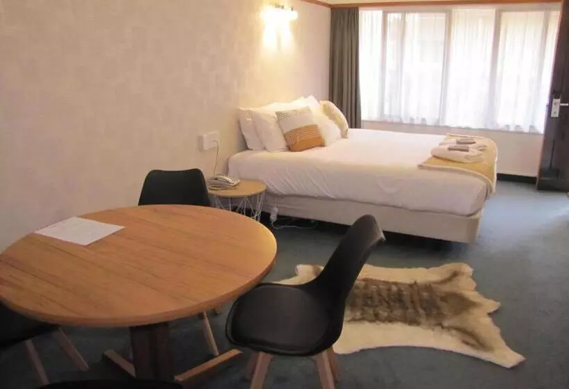Suite Familiar, The Beachcomber