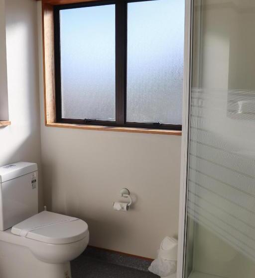 إستوديو بريميوم, The Beachcomber