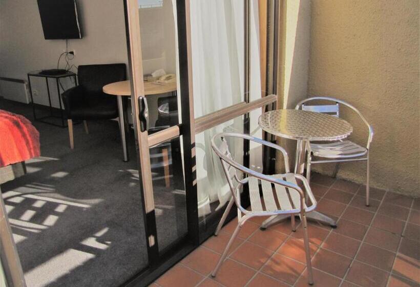 إستوديو قياسى, The Beachcomber