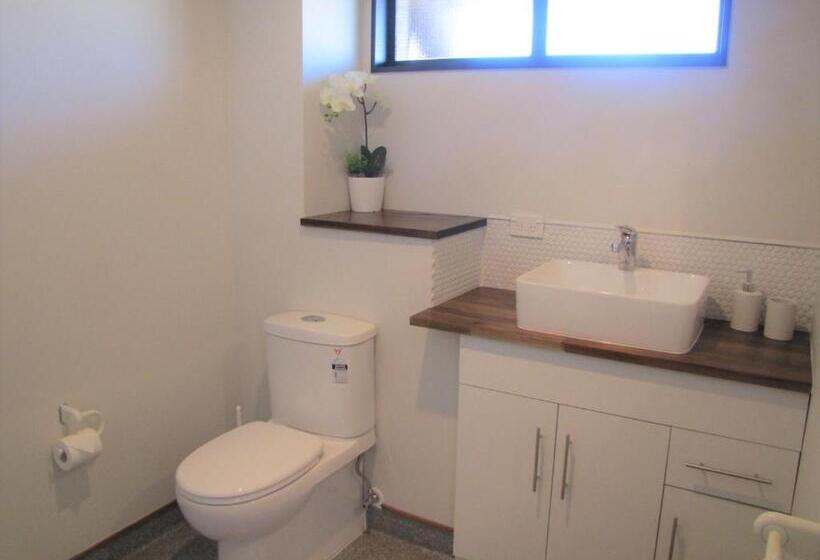 إستوديو قياسى, The Beachcomber