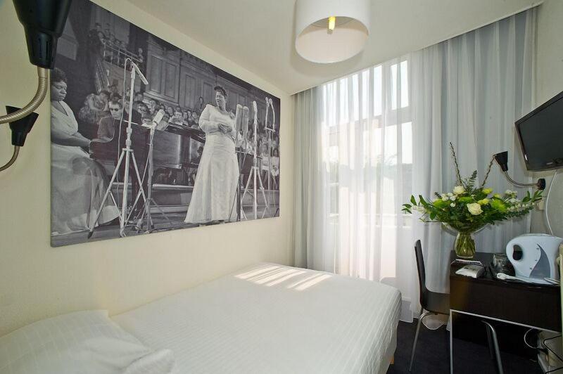 غرفة قياسية, The Concert