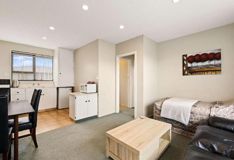 Люкс 2 Спальни, Econo Lodge Canterbury Court Motel