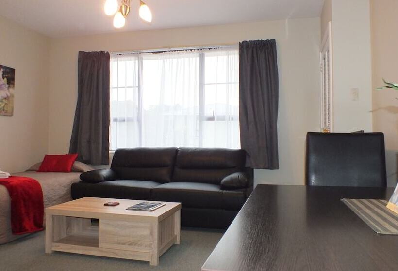 Люкс 2 Спальни, Econo Lodge Canterbury Court Motel
