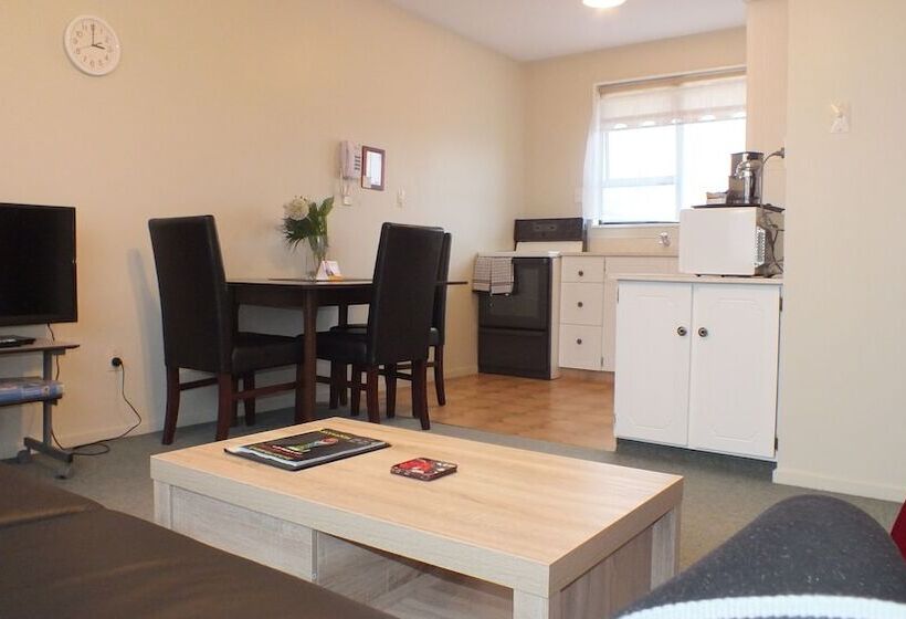 带2个卧室的套房, Econo Lodge Canterbury Court Motel